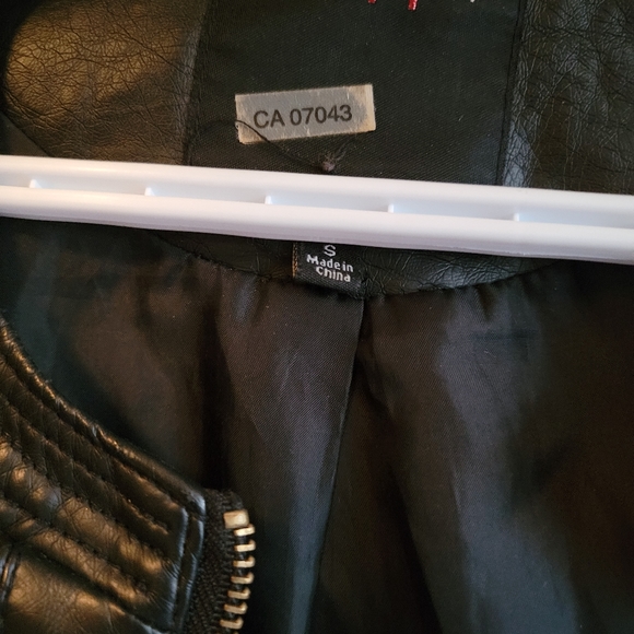 Leather jacket - Picture 4 of 4